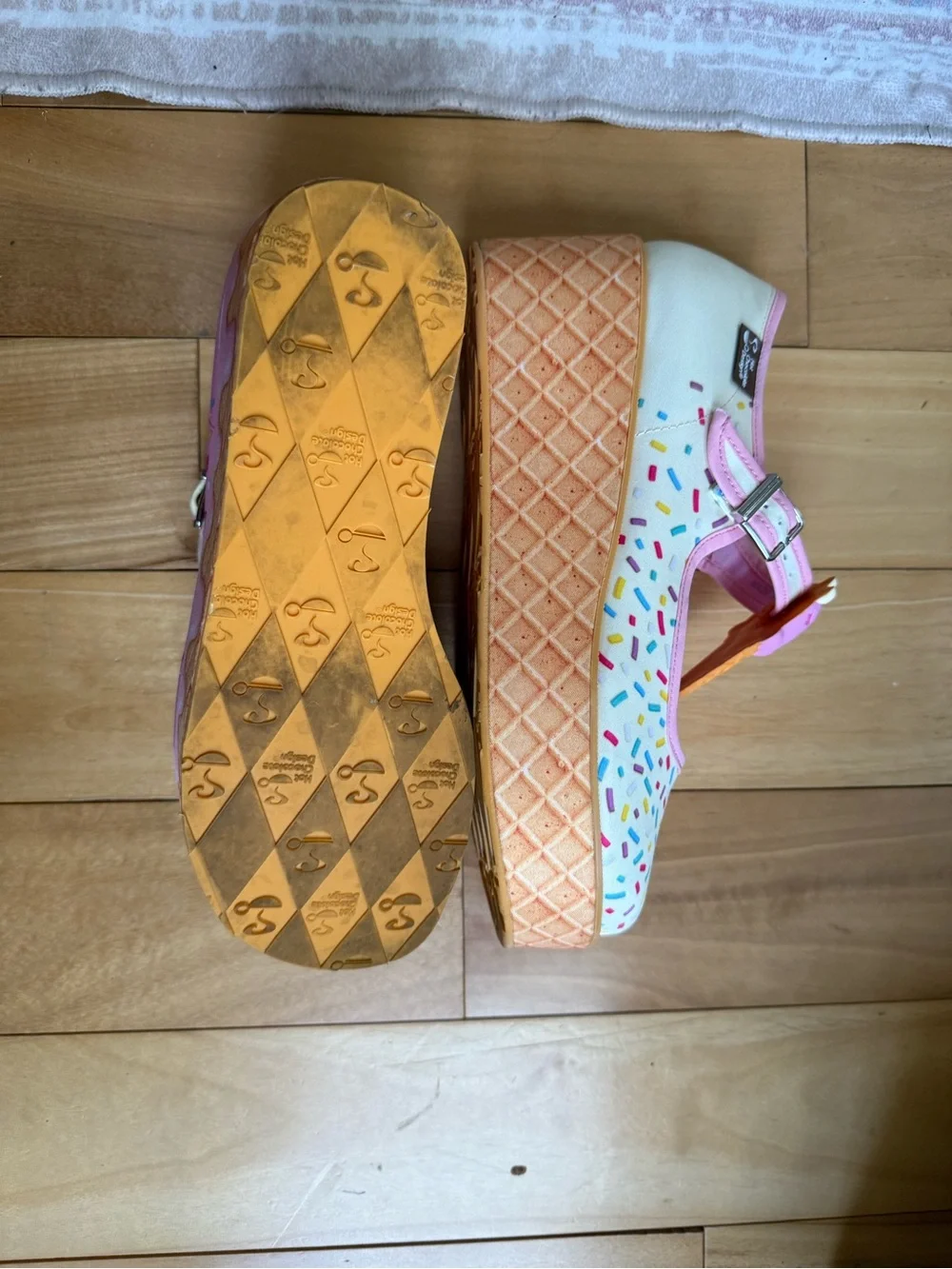 Hot Chocolate Designs Platform Mary Jane Shoes Size 8